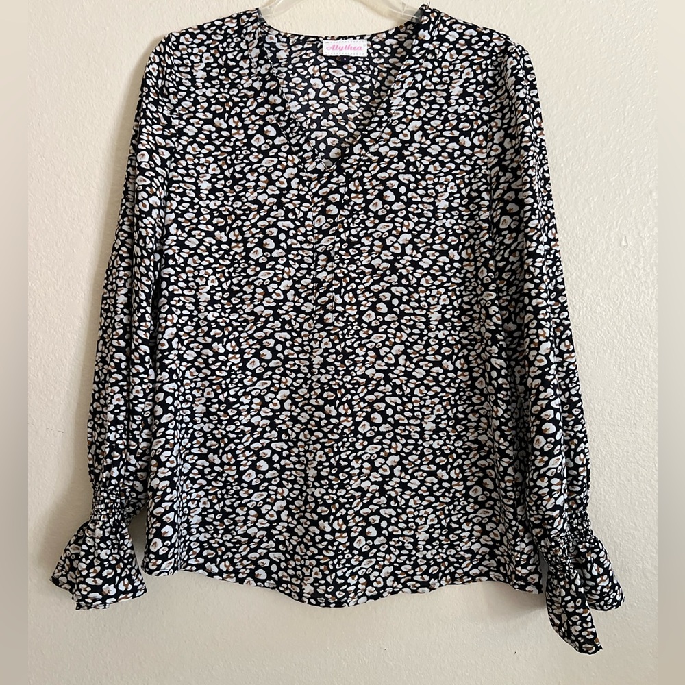 Alythea Animal Print Blouse Women’s size Small
